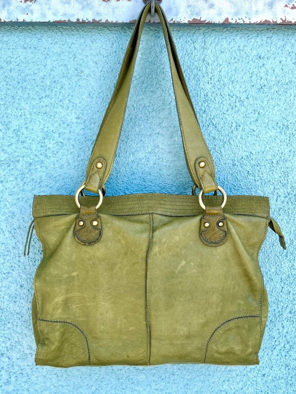Nino Bossi Moss Green Distressed Leather Tote  Has Soft Slouchy Silhouette  NWOT